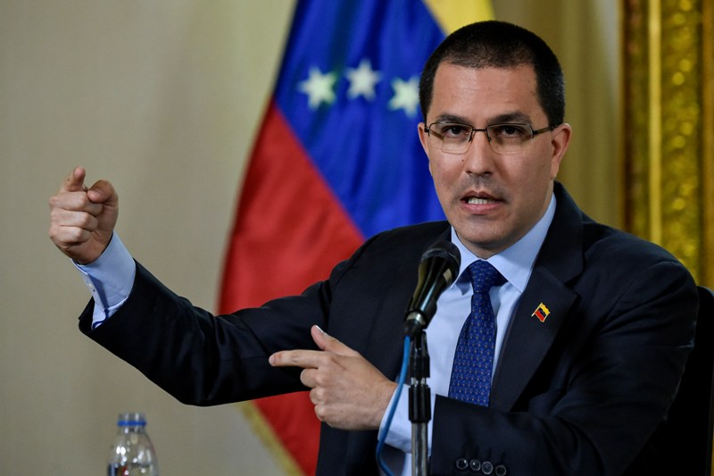 El canciller venezolano, Jorge Arreaza, insistió este lunes en establecer diálogos para buscar salidas a la crisis política. (AFP)