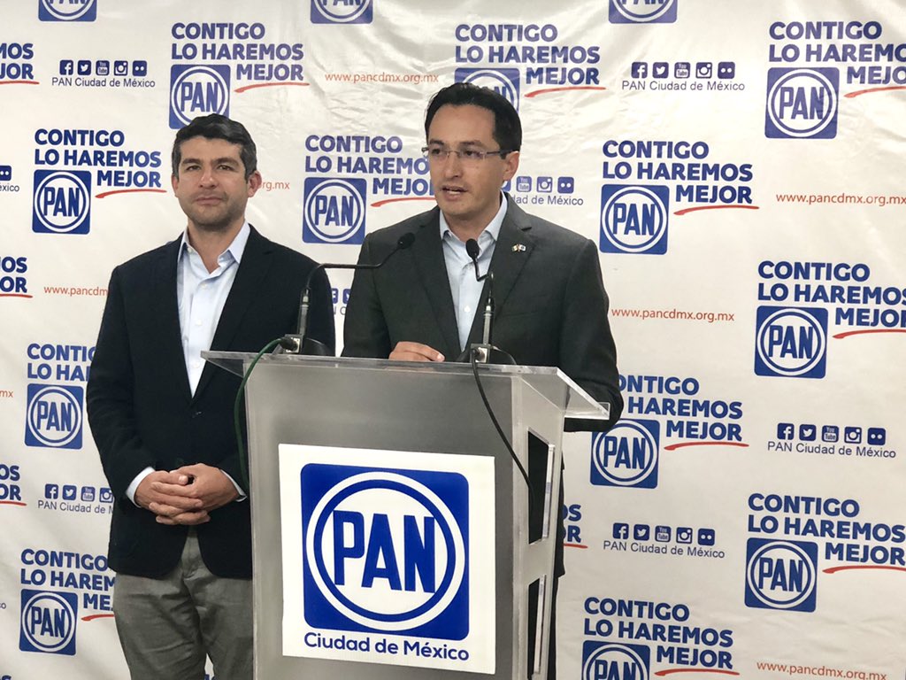 El dirigente local, Andrés Atayde y el coordinador de la bancada panista en el órgano legislativo, Mauricio Tabe. (@PAN_CDMX)