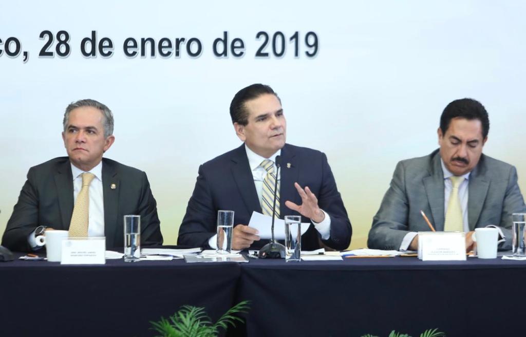 El gobernador de Michoacán, Silvano Aureoles, en reunión plenaria del PRD (Silvia Arellano)