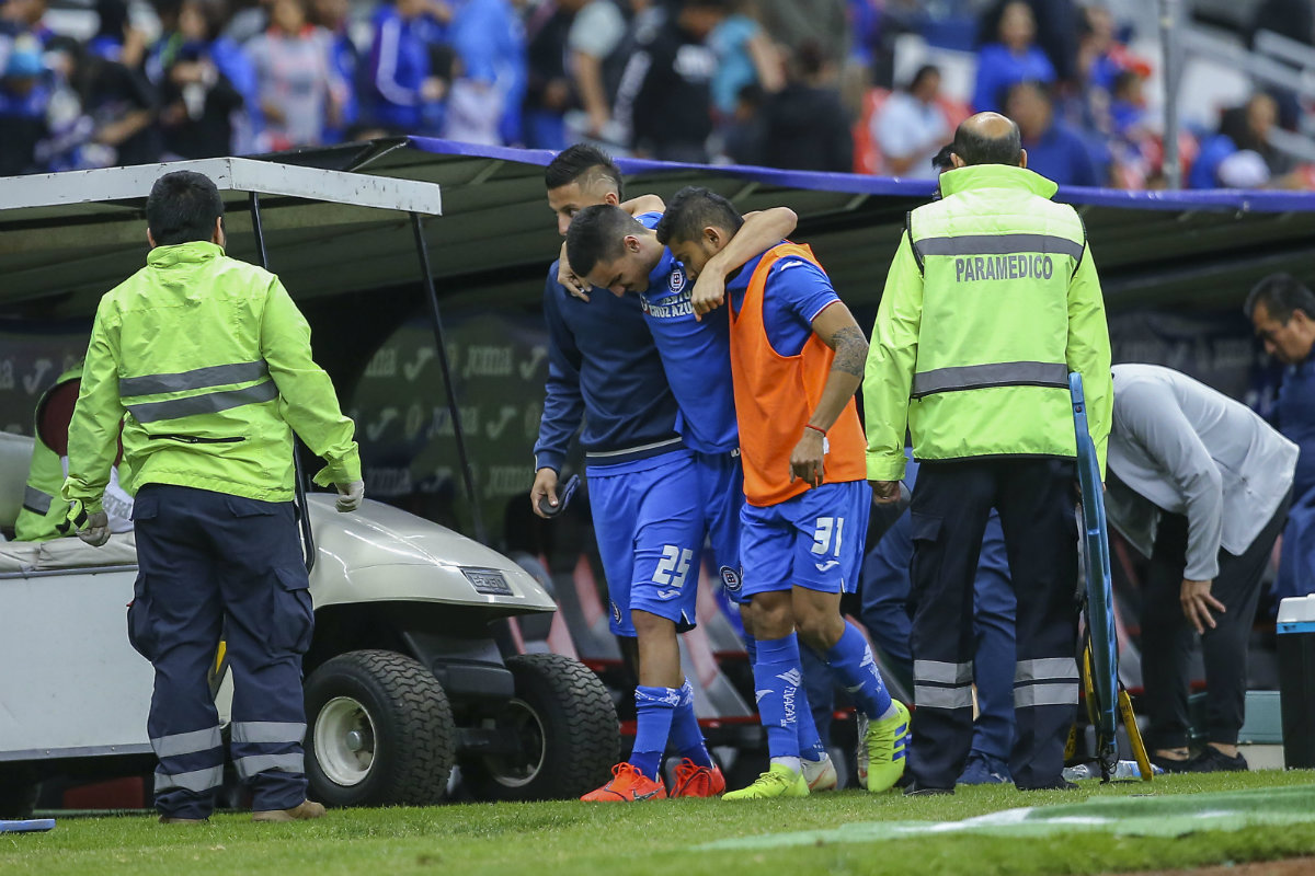 Stephen Eustáquio sale lesionado de la rodilla izquierda en el duelo ante Xolos (Imago7)