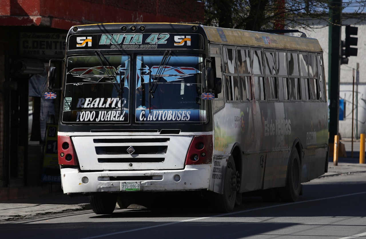 Ambos partidos exigieron que se cumpla la ley y sean sacados de circulación las unidades con más de una década de antigüedad. Foto: Jorge López