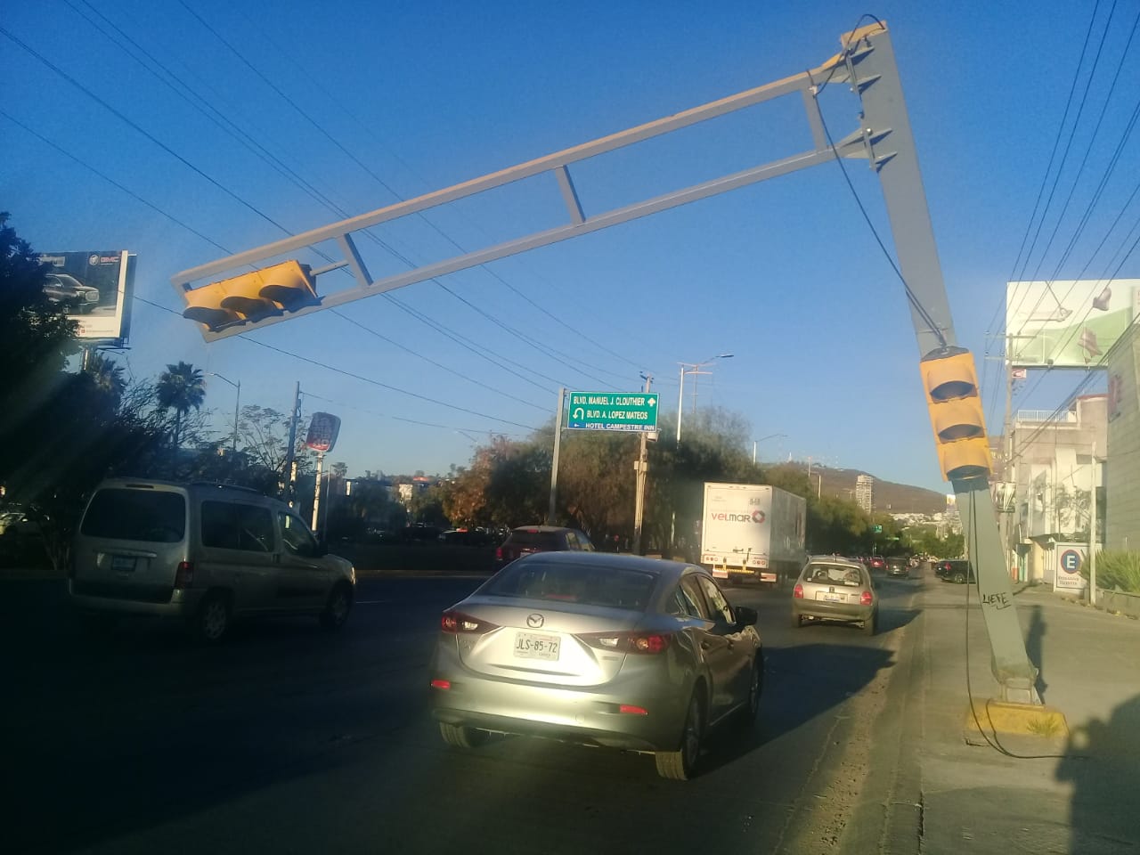 Así amaneció un semáforo en la ciudad
