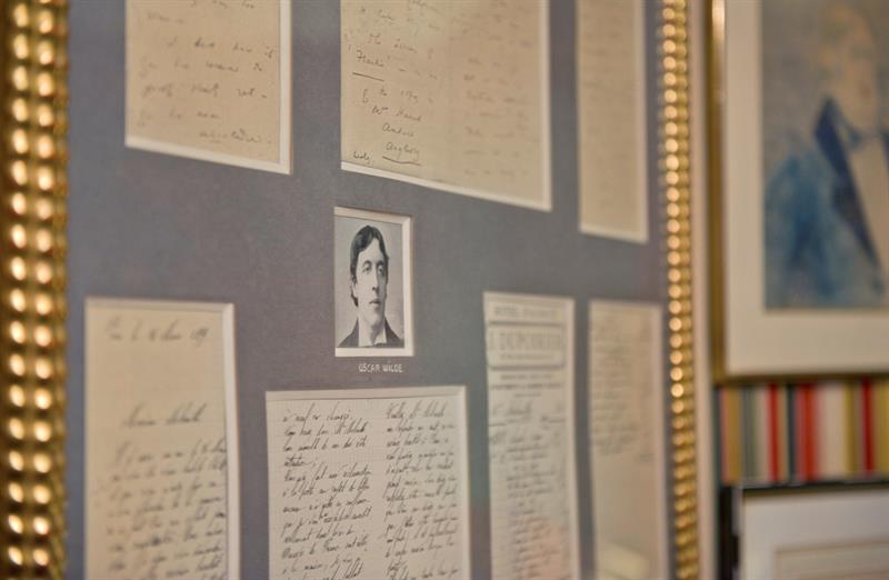 El escritor irlandés falleció en noviembre de 1900 en París en un hotel de bajo presupuesto, L'Hôtel, en el que no pudo abonar la factura (EFE)