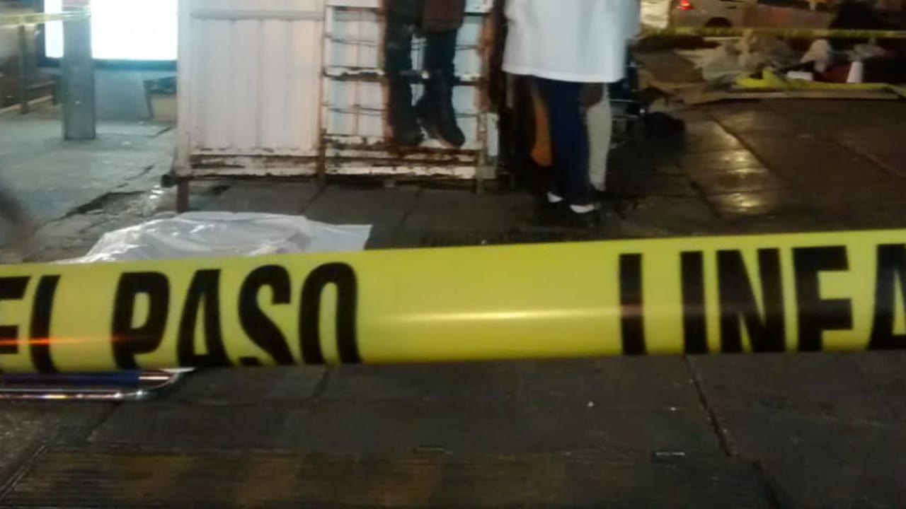 Paramédicos ERUM certificaron la muerte del hombre. (Alejandro González)
