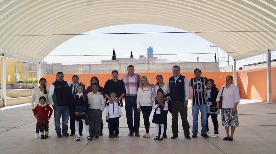 Entregan techumbres para tres planteles escolares en Tepeapulco. (Cortesía)