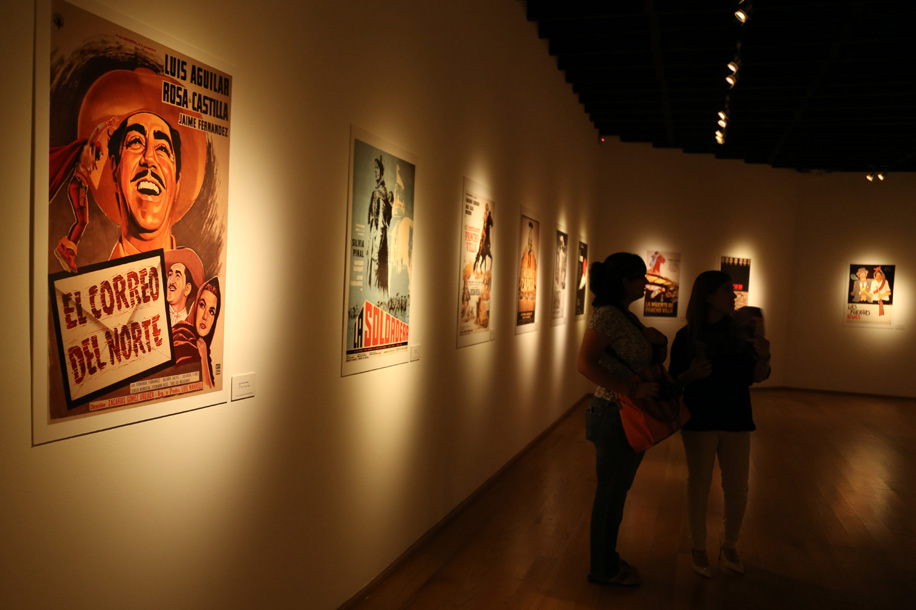 La exposición abarca el mundo de la fantasía a través de cuentos clásicos como 'Alicia en el País de las Maravillas'. (Milenio Digital)