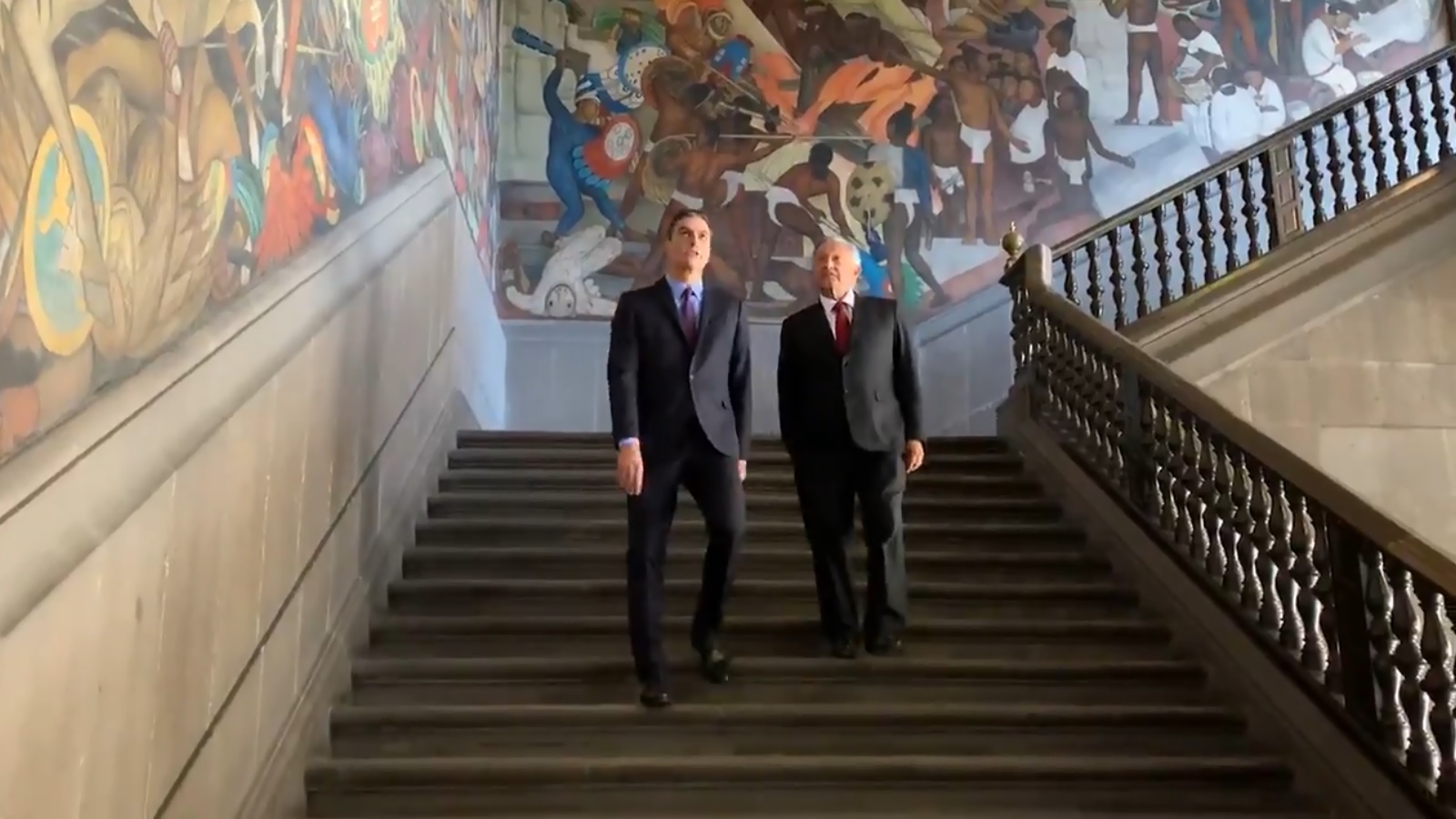 López Obrador mostró los murales de Diego Rivera a Pedro Sánchez. (Especial)