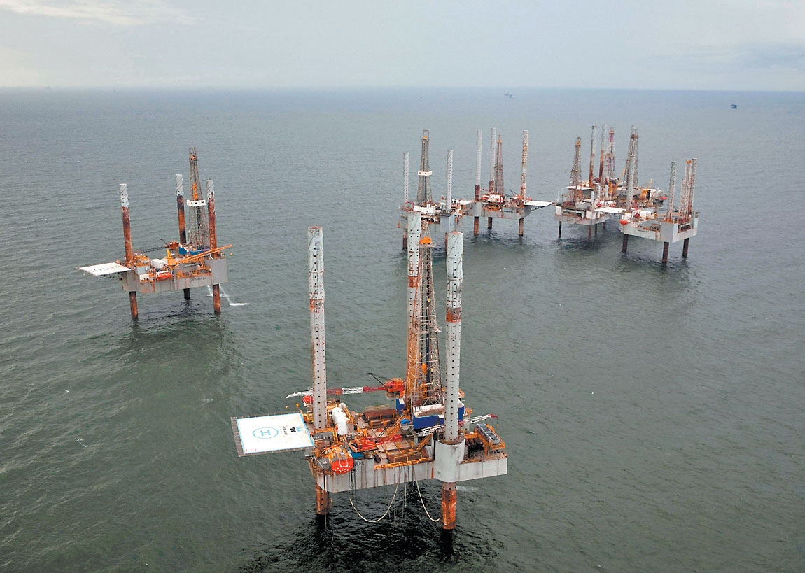 El gobierno ha mostrado más intención de apoyar Pemex, dice la firma crediticia. (Reuters)