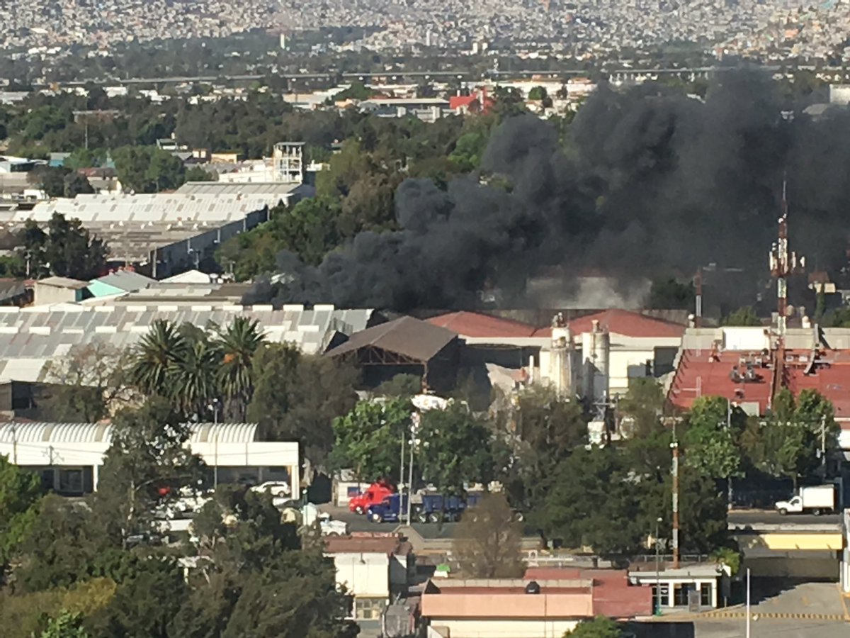 Servicios de emergencia ya mitigan el incendio. (Tomada de @jafatauri)