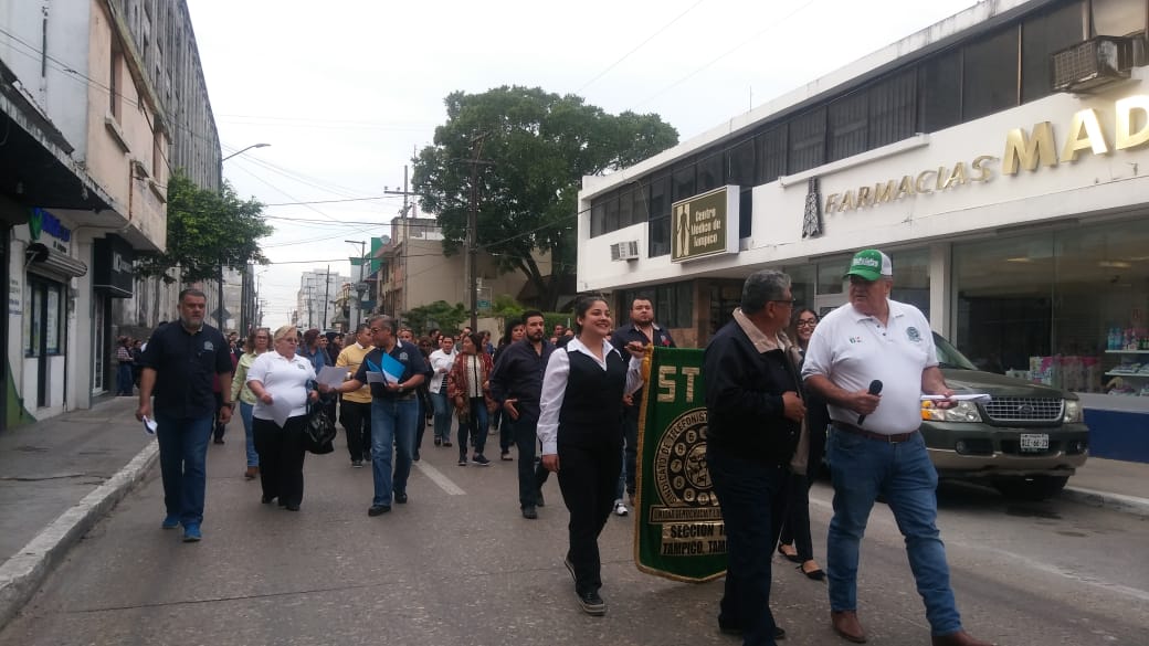 Telefonistas protestan en Tampico