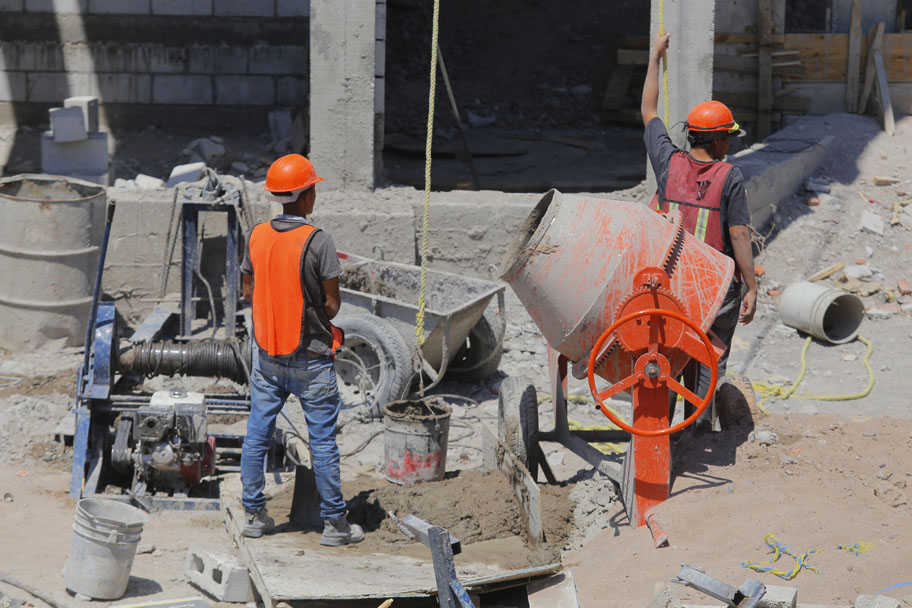 'Lamosa' ya ha comenzado con la nivelación del terreno y en tres meses terminará su construcción y equipamiento. (Notivox Digital)