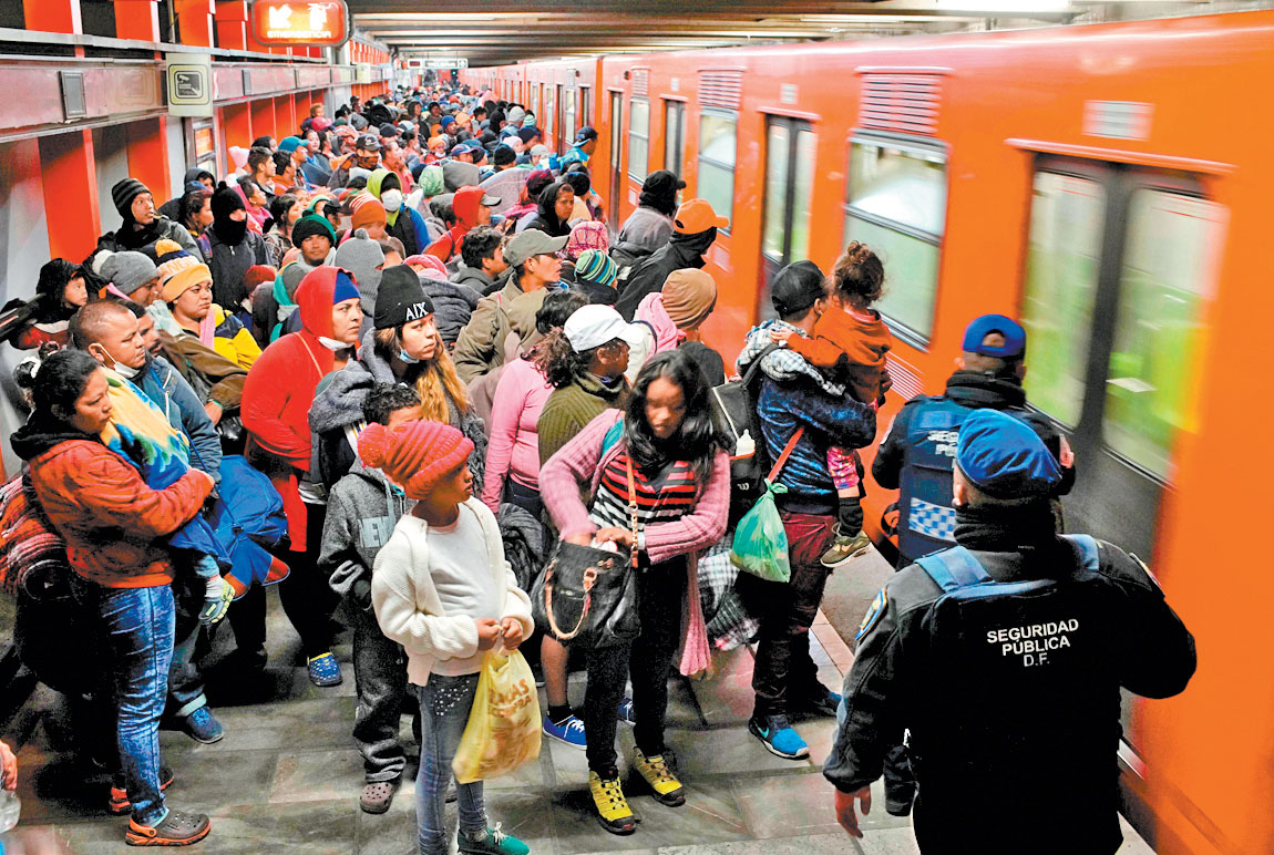 El Metro inició operaciones una hora antes en apoyo a centroamericanos. (Reuters)