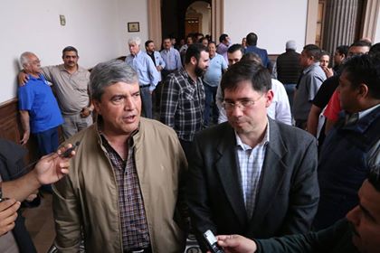 José Alejandro González, vocero de los transportistas y Manuel González, secretario general de Gobierno (Foto: Leonel Rocha)