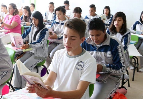 Los alumnos con altos promedios podrán hacer el trámite sin examen de acceso. (Especial)