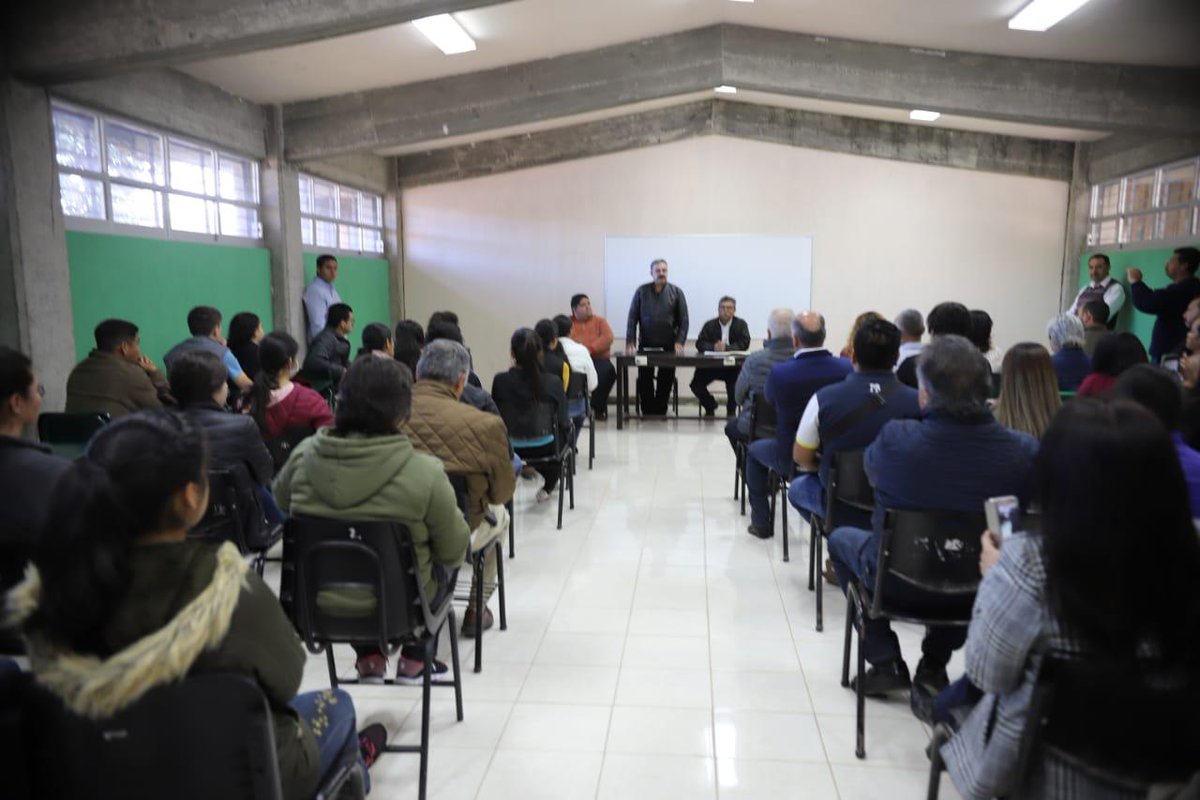 Carlos Lomelí durante su gira de trabajo en el municipio de Mascota. (Especial)