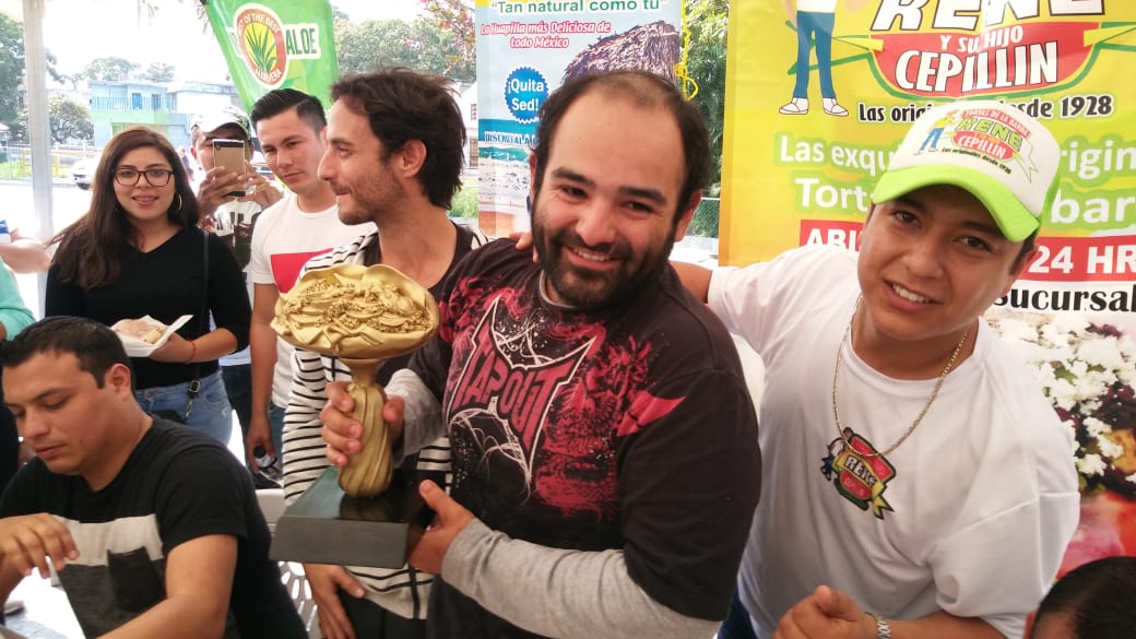 Luis Macías Caballero gana la "Torta de Oro" (Pablo Reyes)