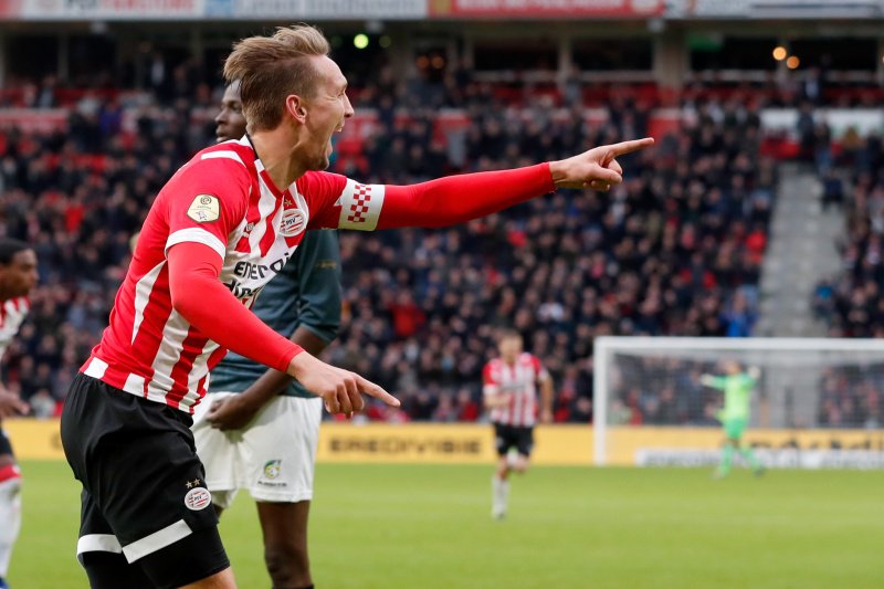 Luuk de Jong marcó triplete en la victoria del PSV (Twitter @psveindhoven)