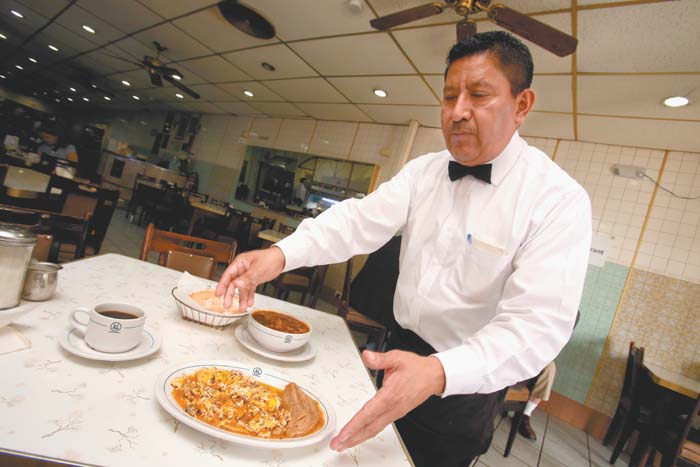 Los huevos, en sus diferentes presentaciones, son infaltables. Roberto Alanís