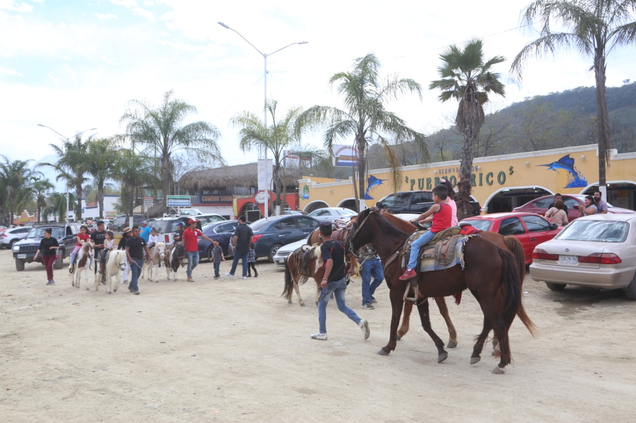 La presa La Boca tuvo  una gran afluencia de visitantes durante este puente. (Raúl Palacios)