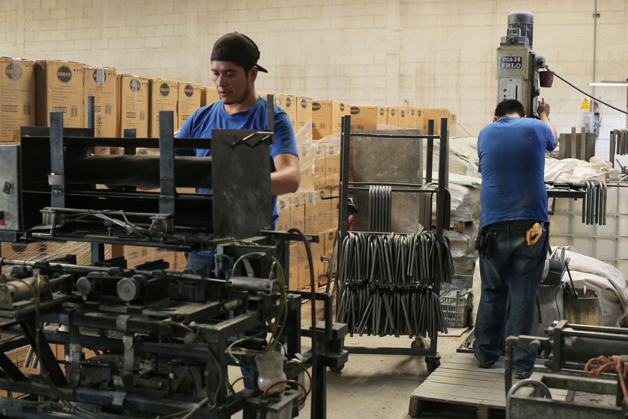 Los sectores con el PIB más alto son Industrias manufactureras con 64,606 millones de pesos. (Archivo)