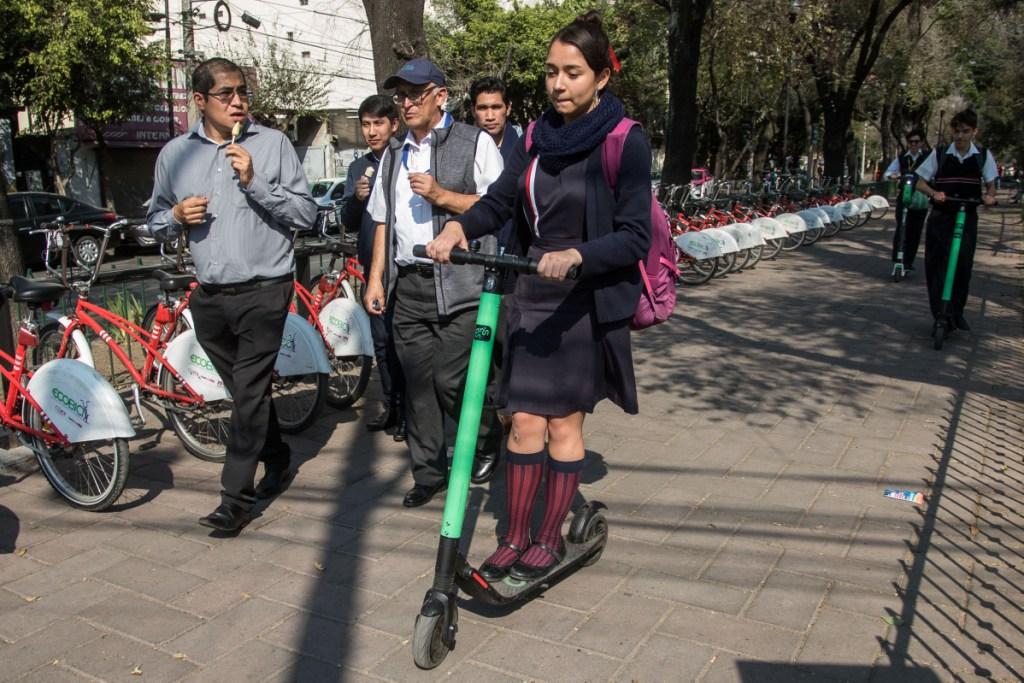Los vecinos de las tres alcaldías amagaron con endurecer las acciones si no obtienen respuesta de Semovi. (Cuartoscuro)