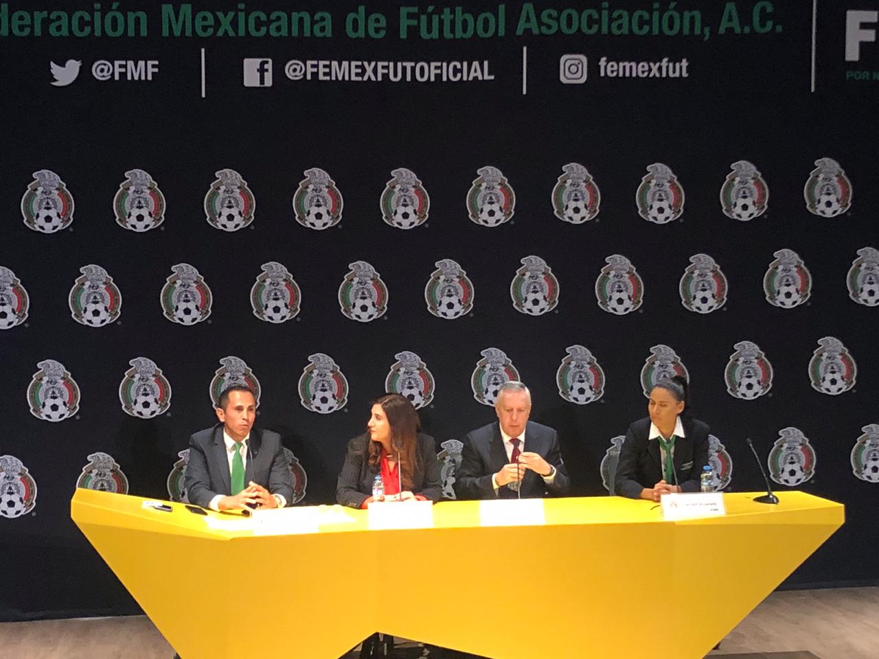 Arturo Brizio, presidente de la Comisión de Arbitraje, en conferencia de prensa (Jesús Quezada)