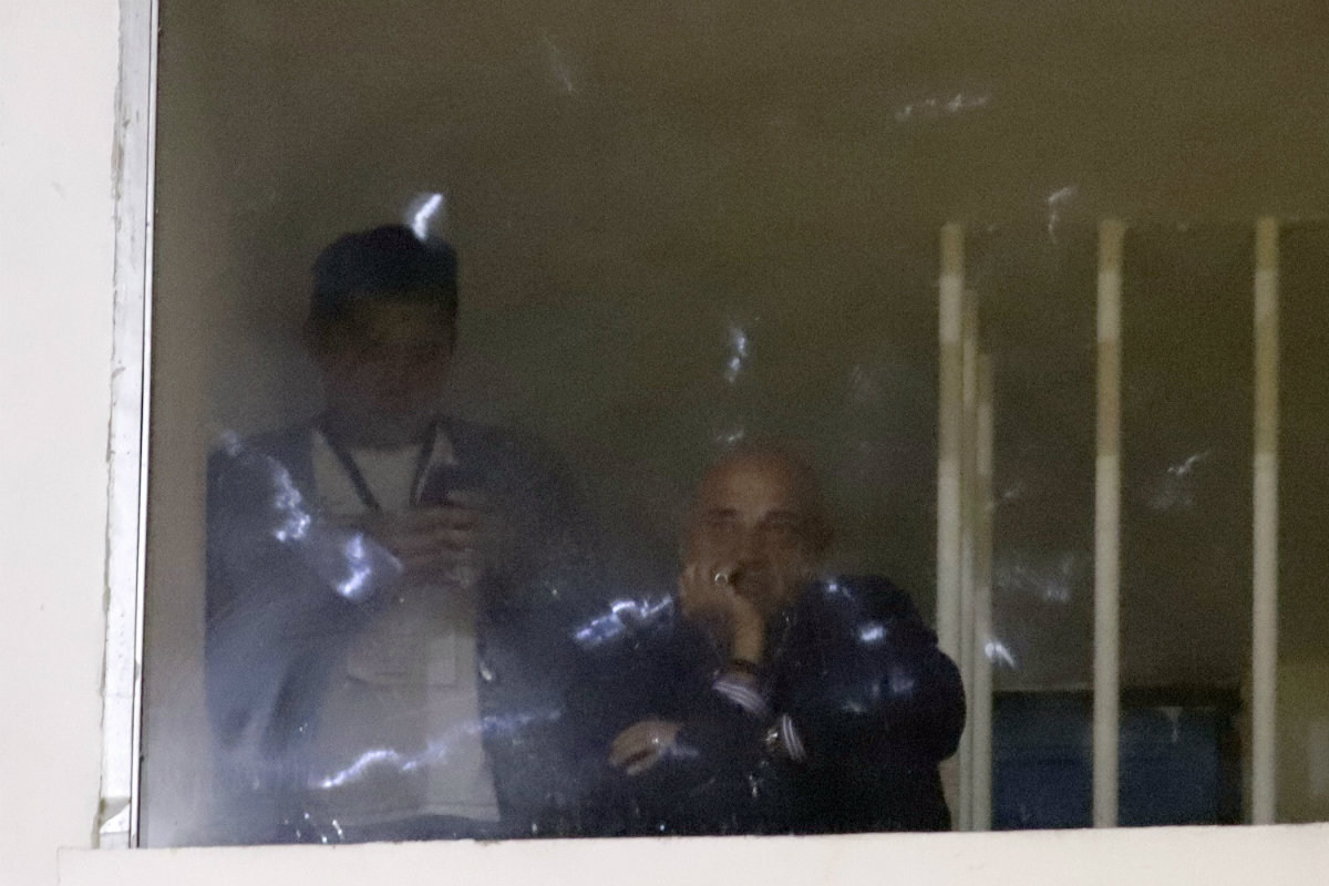 Chelís aparece en el palco durante partido de Puebla en Copa MX (Imago7)