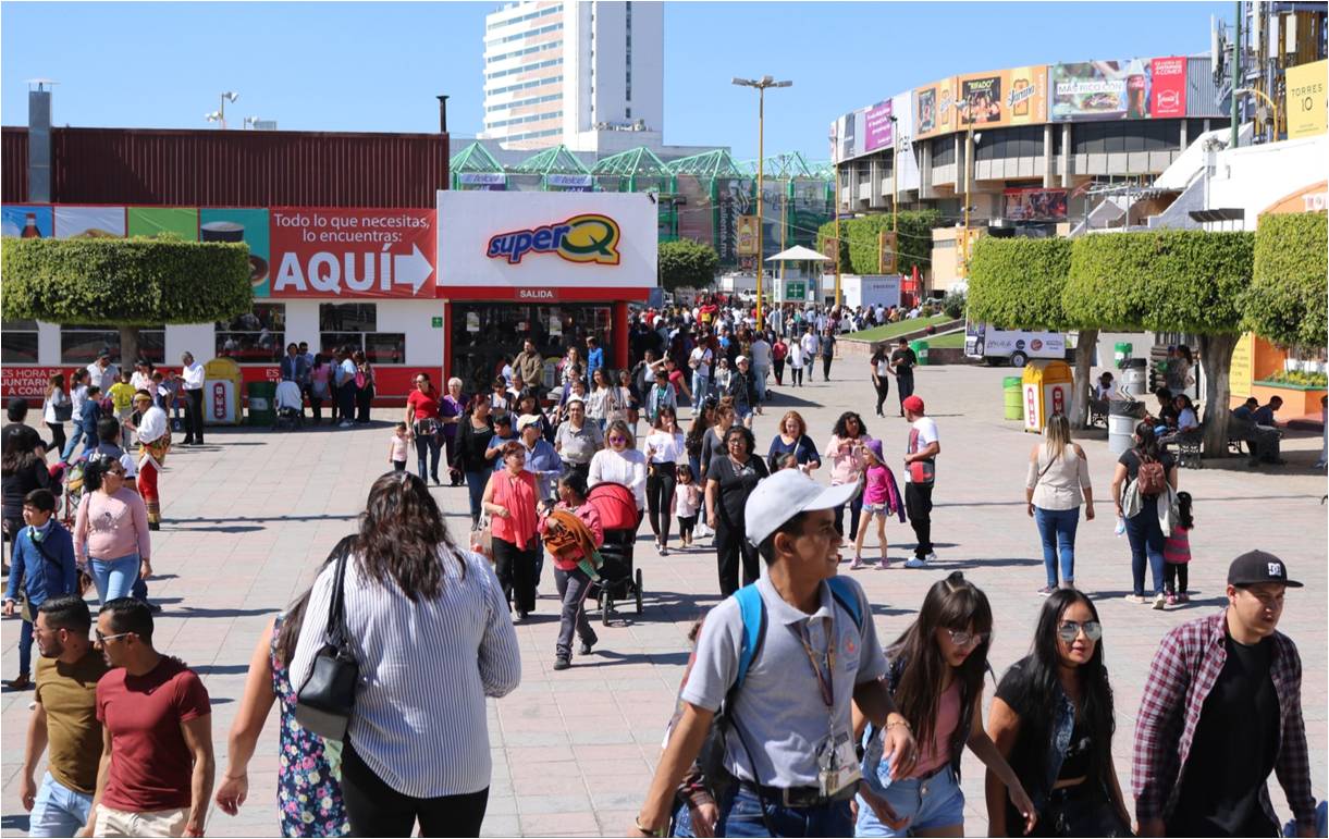 Disfrutan de la Feria de León