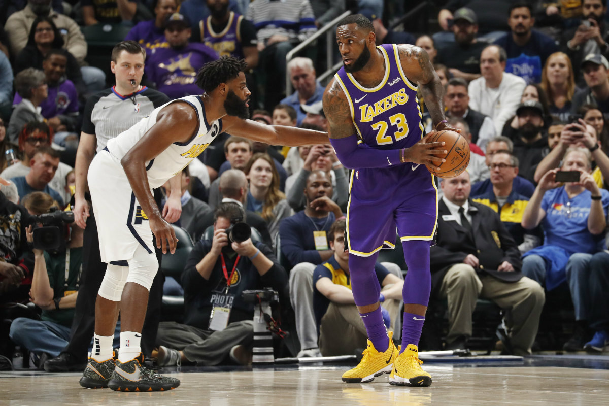 LeBron James alcanzó los 32 mil puntos en su carrera, pero sufrió su peor revés (Reuters)