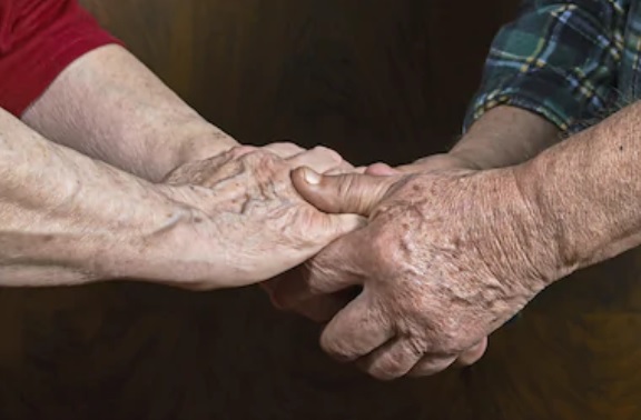 Según la nieta que encontró los cuerpos, sus abuelos se amaban y con frecuencia contaban que su deseo era estar juntos para siempre. Shutterstock