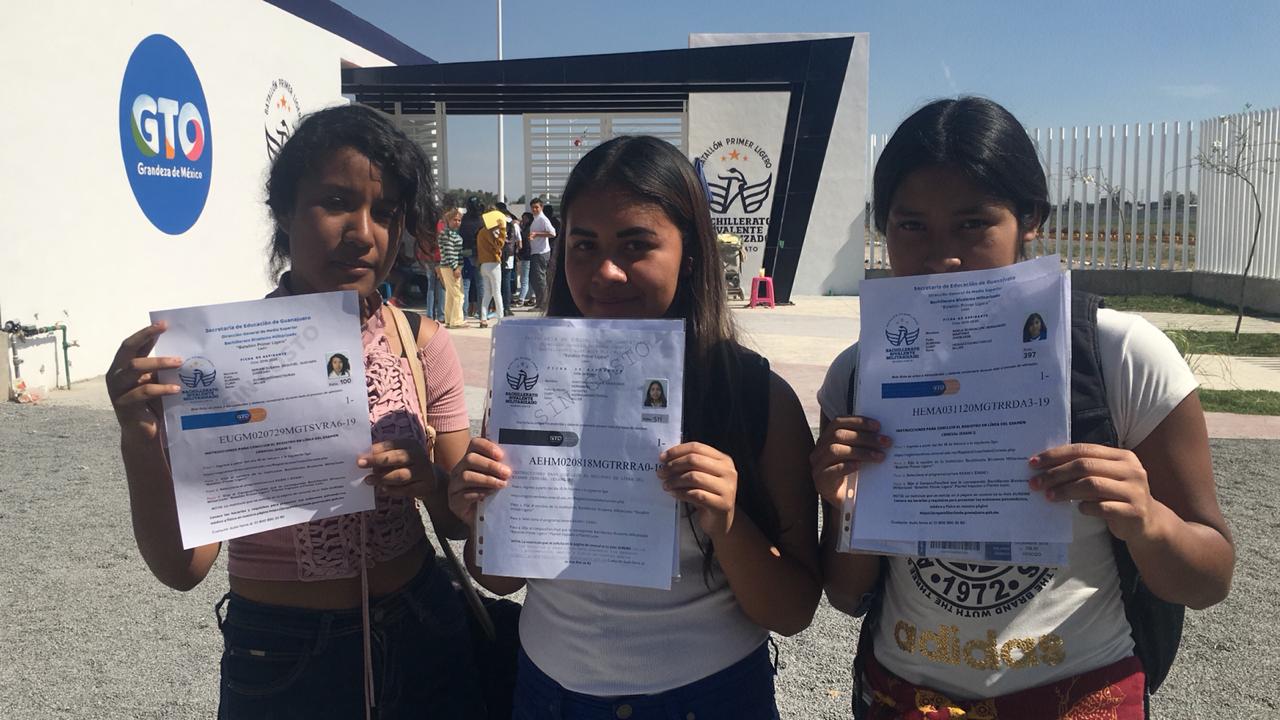 Algunos interesados acudieron a la entrega desde muy temprano para alcanzar una ficha (Jannet Ruiz)