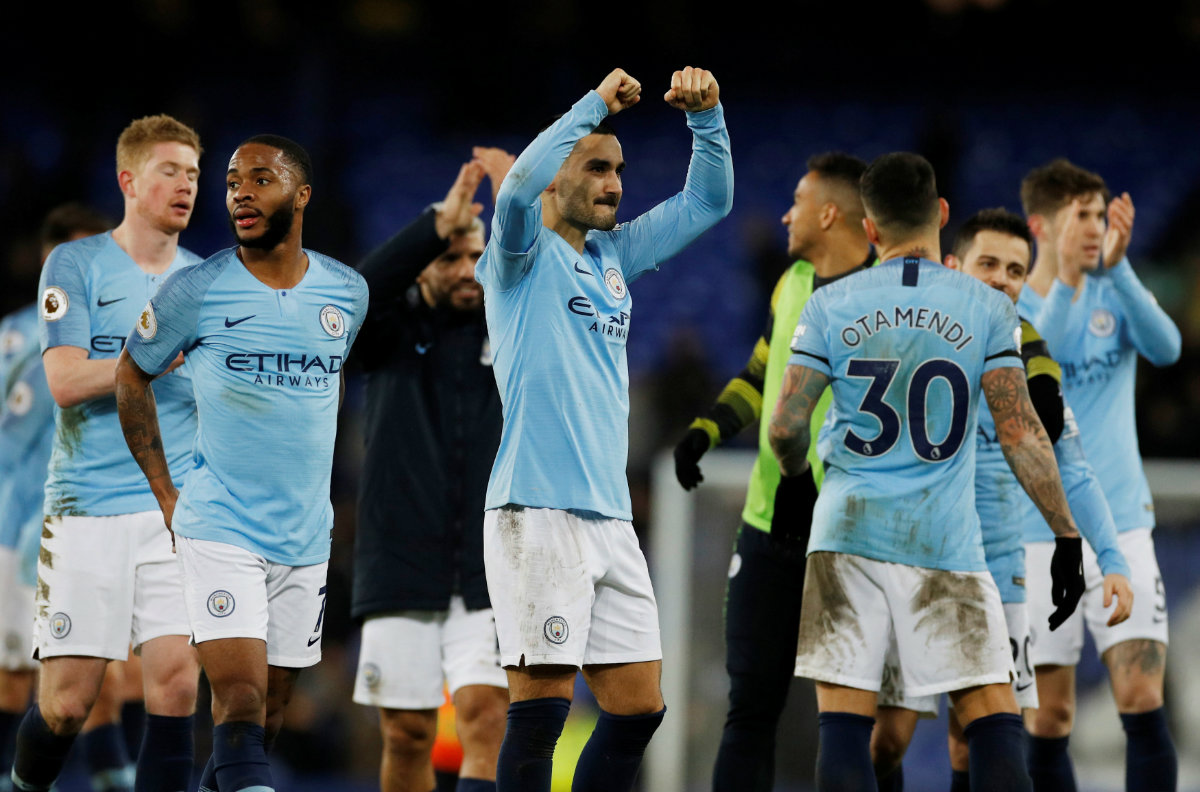 Manchester City derrota al Everton y acecha liderato (Reuters)