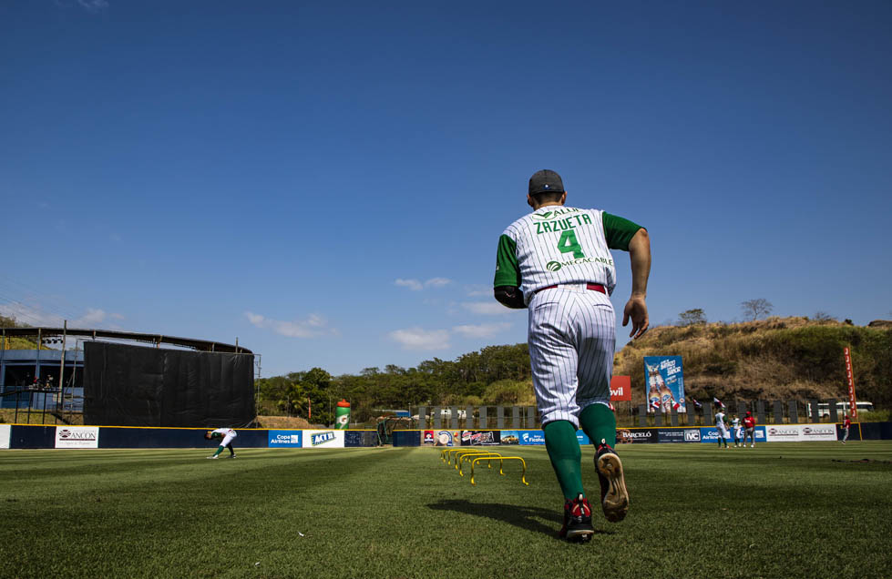 Amadeo Zazueta entrena en el estadio Rod Carew (Cortesía Charros)