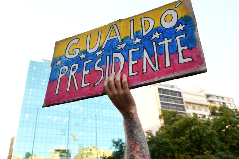 El gobierno interino de Juan Guaidó es reconocido por unos 40 países.
