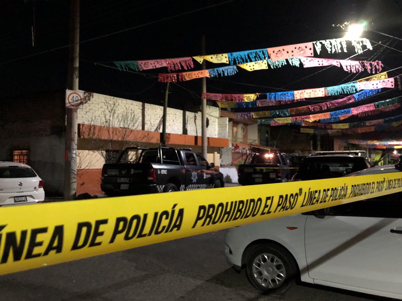 Uno de los homicidios ocurrió en una casa ubicada en la calle Adolfo Cisneros al cruce con Apolonio M. Avilés, en la colonia Echeverría. (Cortesía)