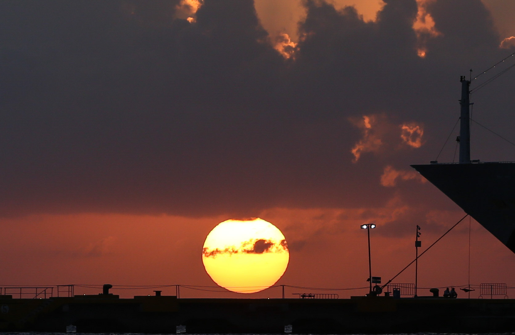 México. El atardecer ilumina un crucero en la isla de Cozumel. (Cuartoscuro)