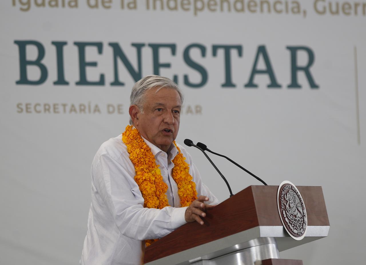 El presidente Andrés Manuel López Obrador reiteró que se debe esclarecer el caso Ayotzinapa (Héctor Téllez)