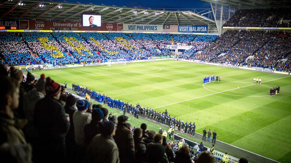 Equipos de la Premier League usarán brazalete negro en memoria de Sala (Twitter @CardiffCityFC)
