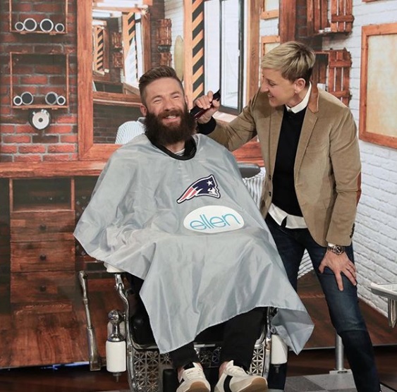 Julian Edelman acepta rasurarse su barba por caridad (Especial)