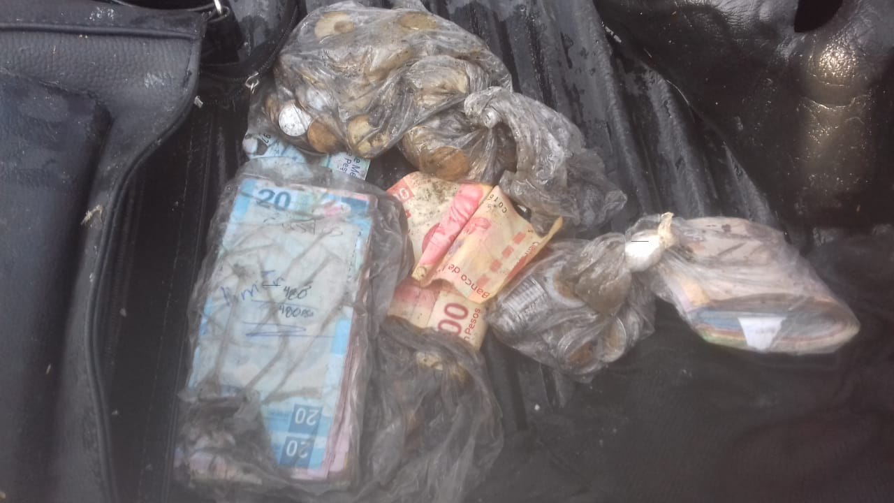 Llevaban en una bolsa billetes y monedas de diferentes denominaciones