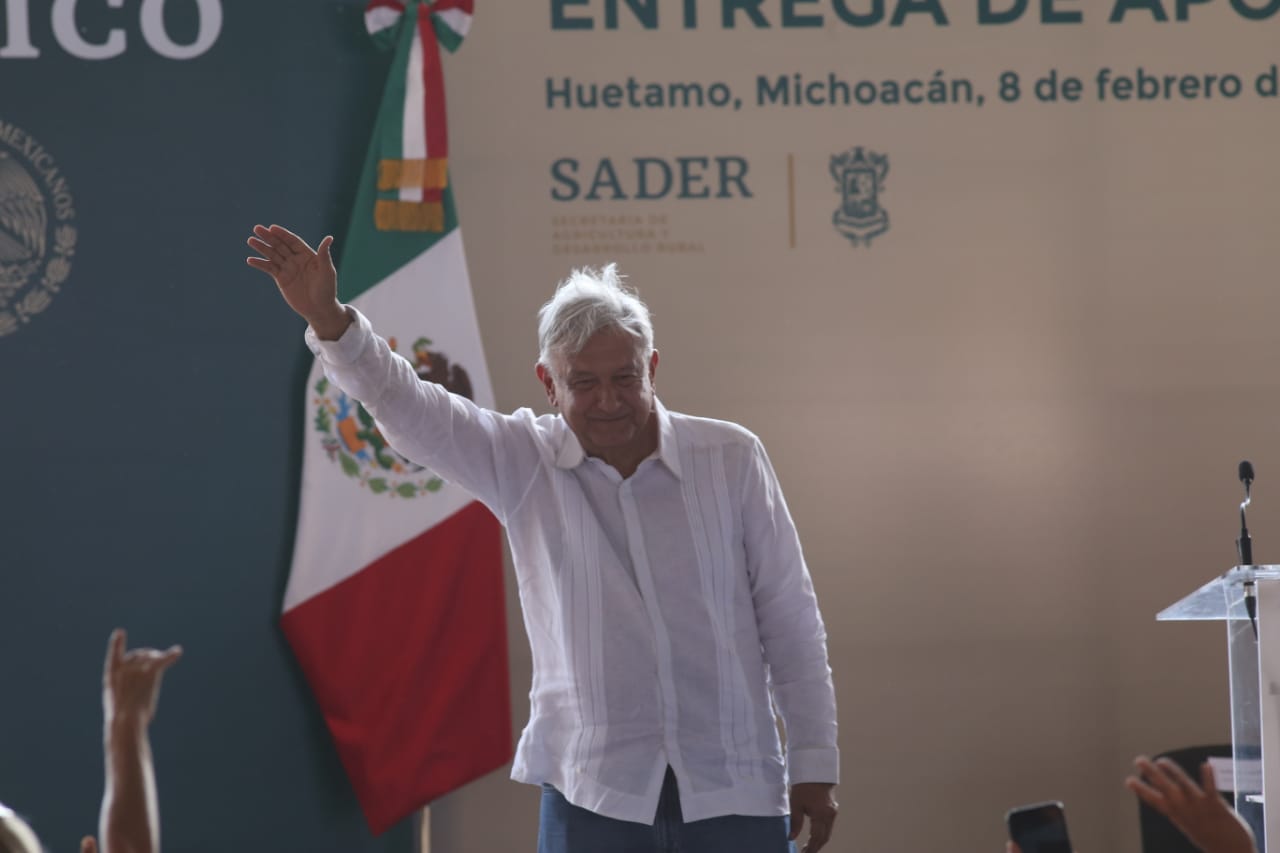El mandatario llamó a los maestros a no ser rebeldes sin causa. (Octavio Hoyos)