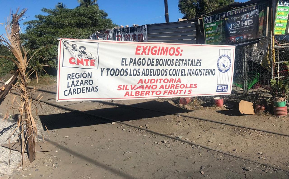 De acuerdo con la Secretaría de Educación de Michoacán, las escuelas en paro fluctuaron de 500 a 122.