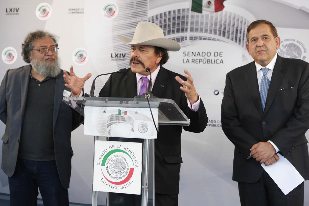 El Senador de Morena, Armando Guadiana y el presidente de Altos Hornos, Alonso Ancira. (Especial)