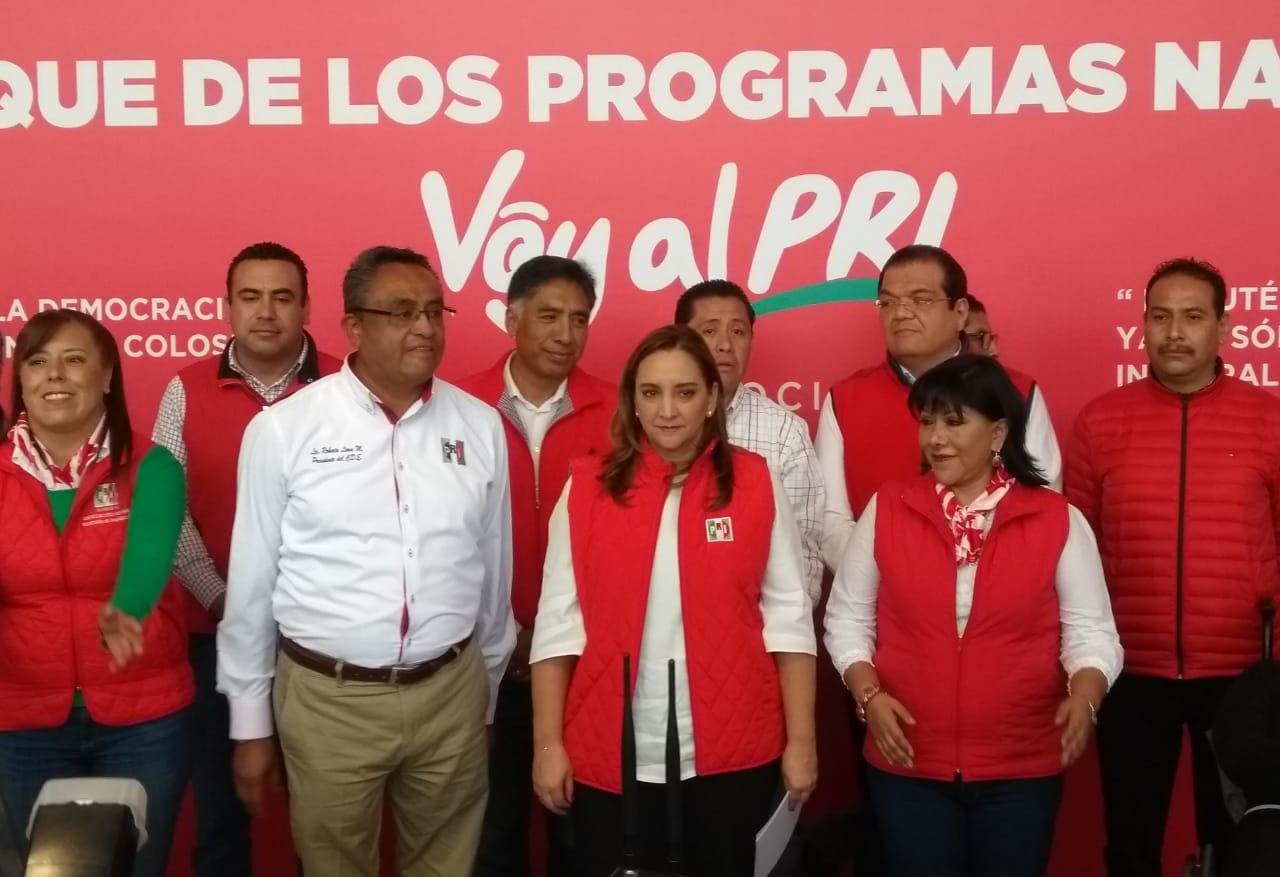 En su discurso también aclaró a los presentes, que como mexicanos y políticos, tienen la facultad de exigir cuentas al gobierno en turno