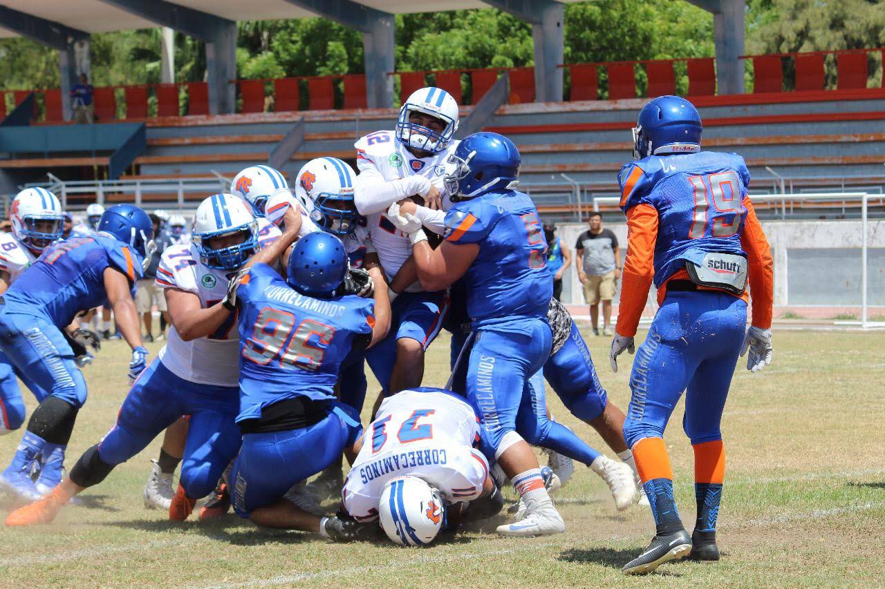 El equipo de futbol americano de Correcaminos UAT.