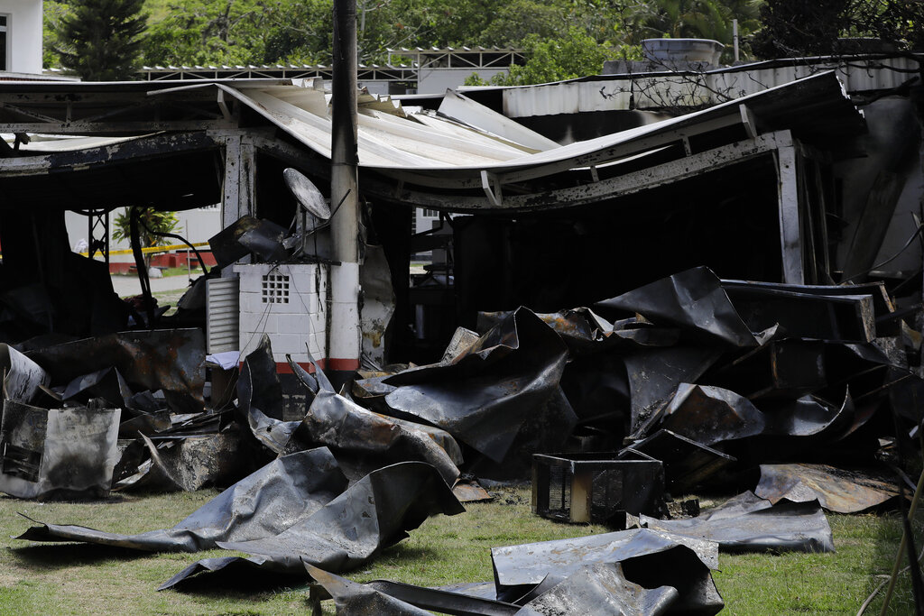 Escombros del incendio (AP)