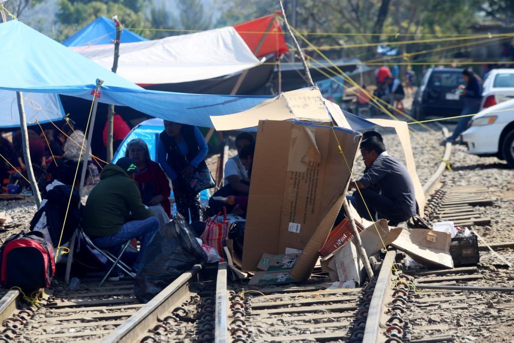 Los maestros habían retirado las casas de campaña, pero después de más de una hora se volvieron a colocar en el punto. (Quadratín | Archivo)