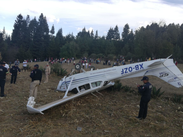 En la aeronave tipo Cessna de una escuela de aviación iban dos tripulantes, quienes resultaron ilesos. |Especial