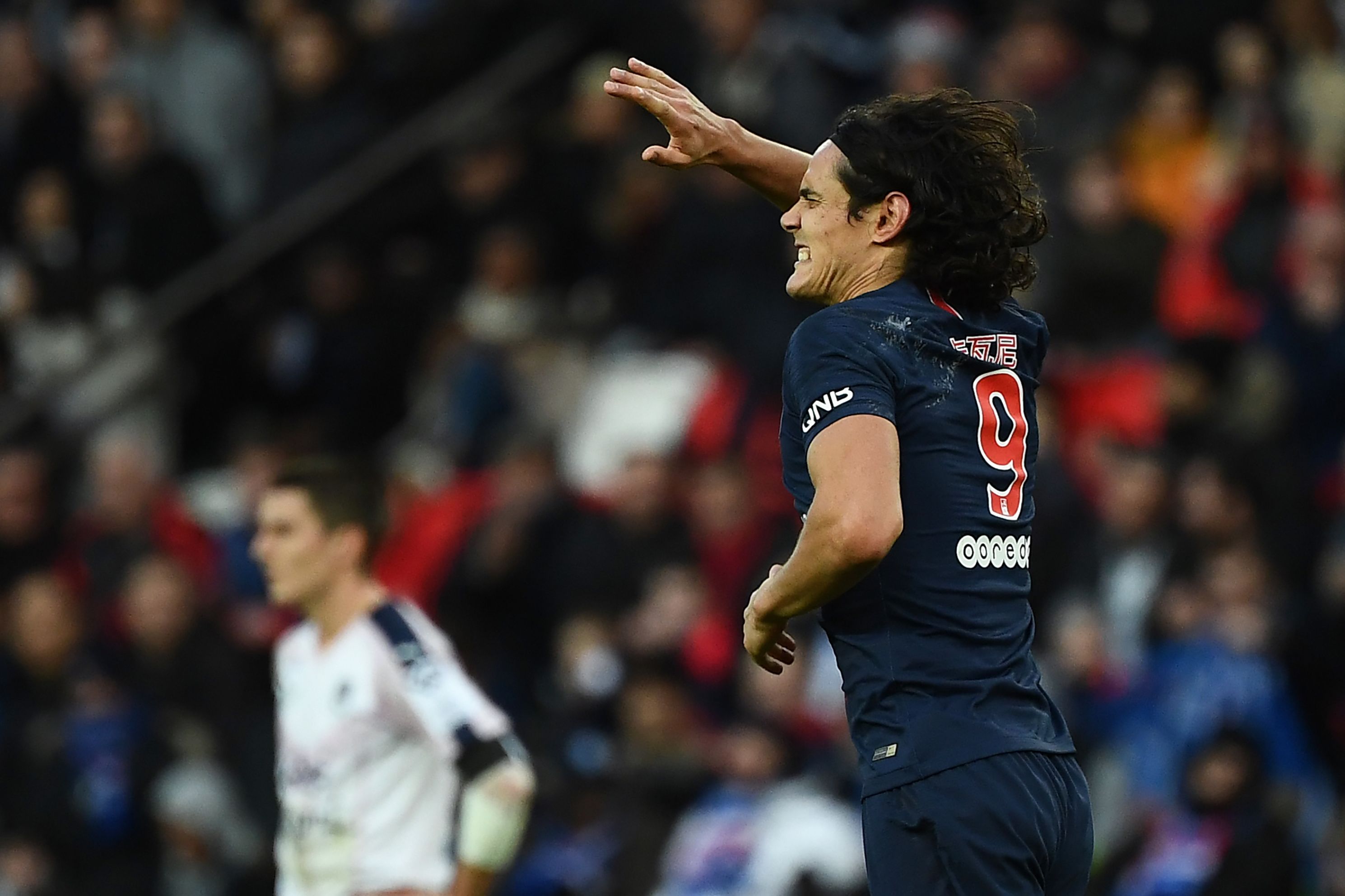 Edinson Cavani es baja del PSG en el juego de ida de Octavos de Final de Champions League (AFP)
