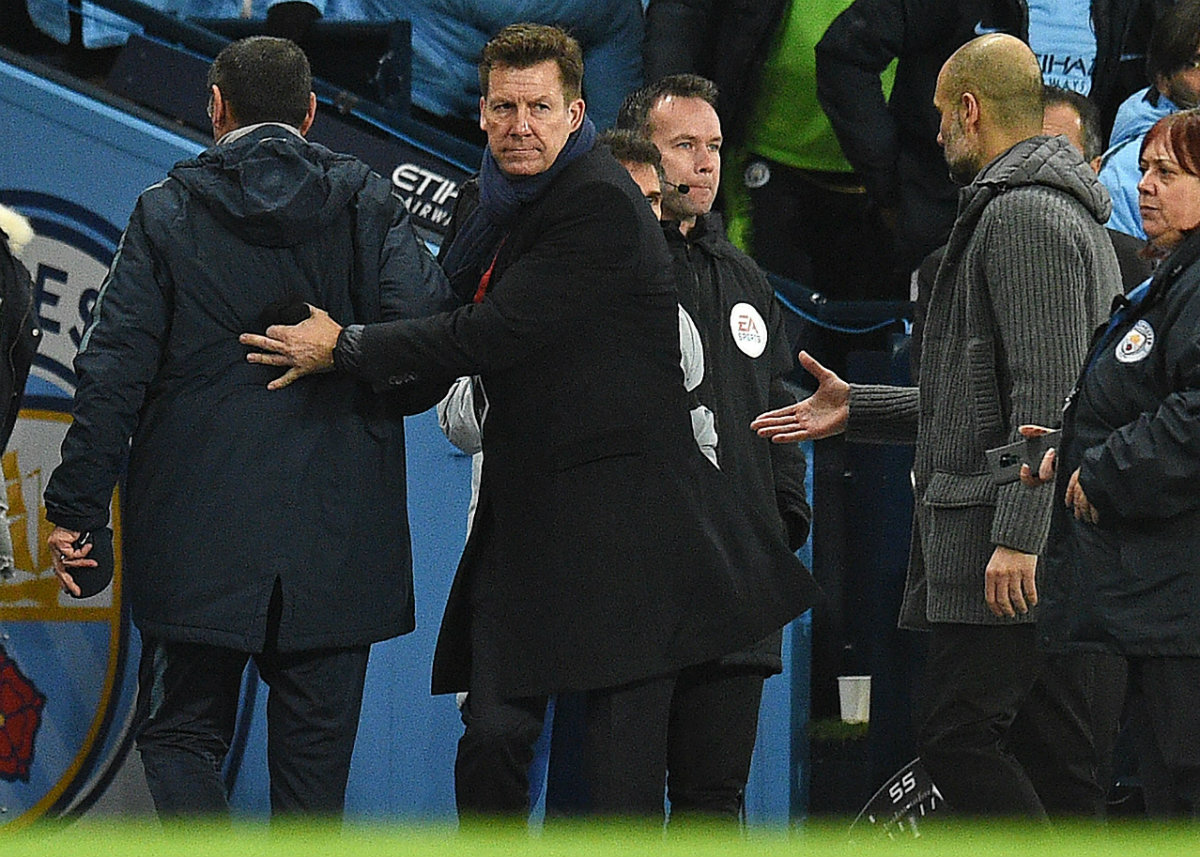 Maurizio Sarri niega el saludo a Pep Guardiola (AFP)